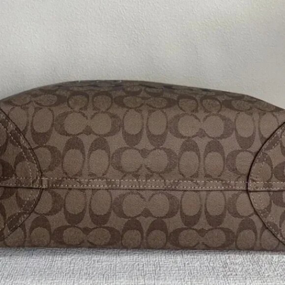 Coach Halloween tote and pumpkin driver coach wagon new - Picture 3 of 5